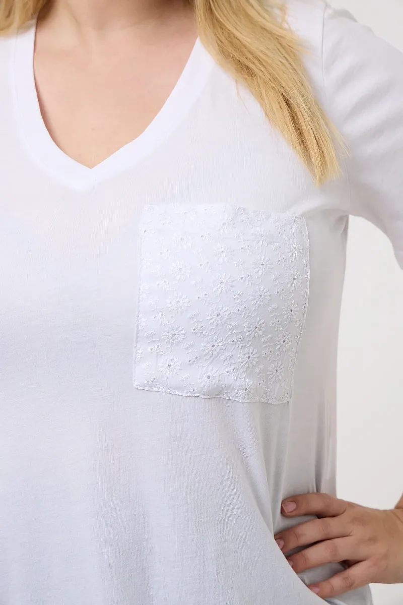 Λευκό T-Shirt Με Κεντημένη Τσέπη