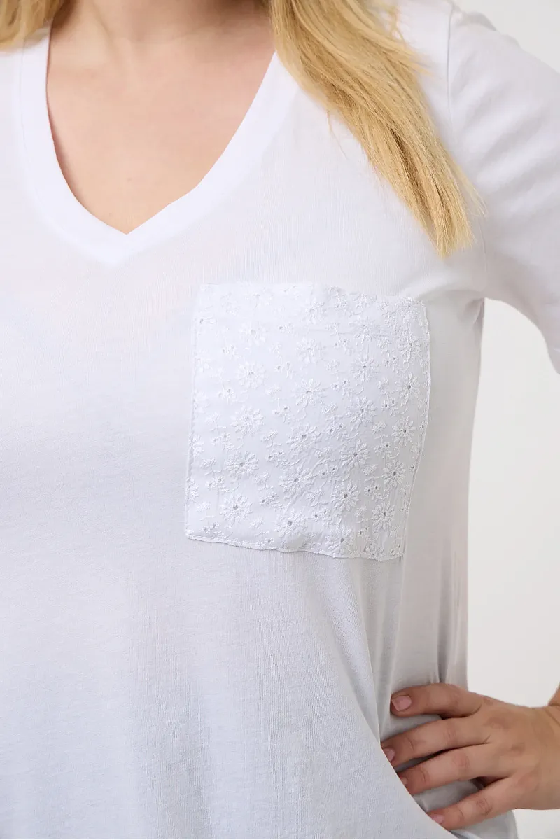Λευκό T-Shirt Με Κεντημένη Τσέπη