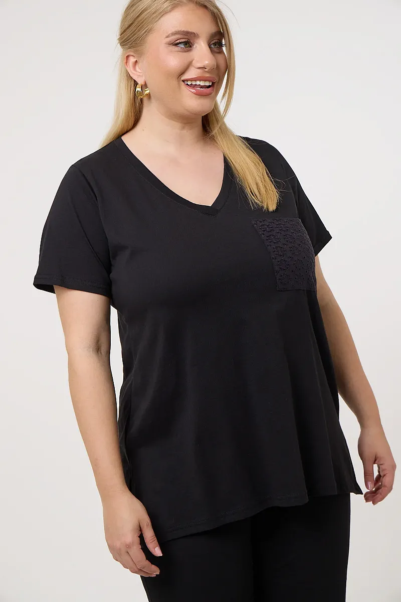 Μαύρο T-Shirt Με Κεντημένη Τσέπη