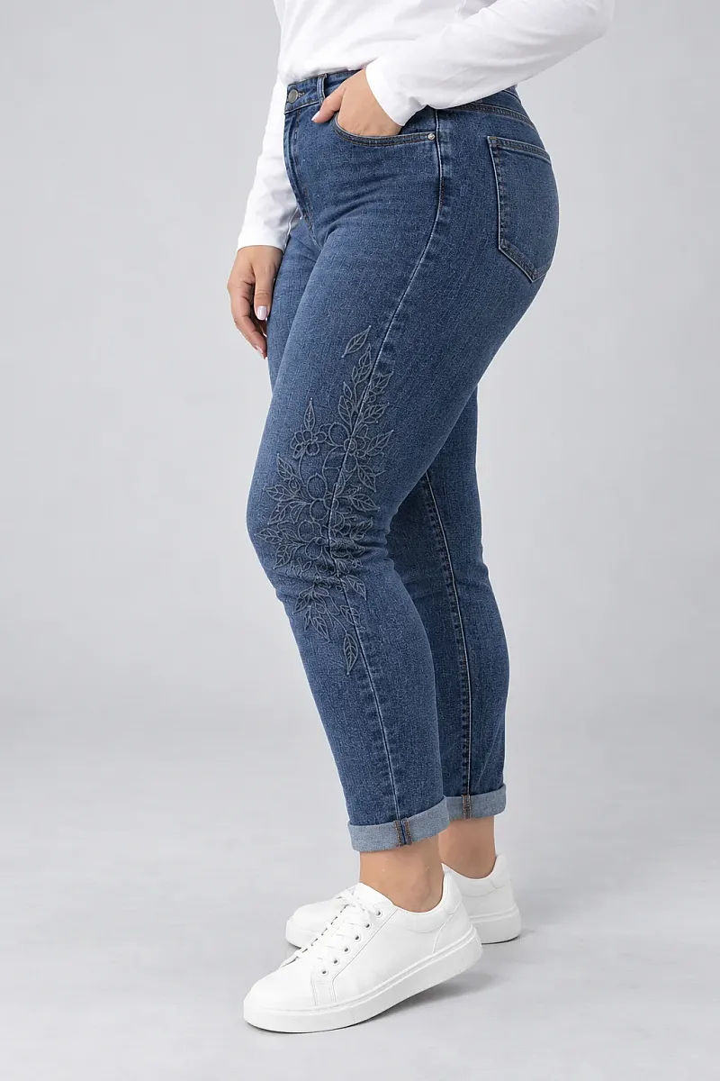 Plus Size Τζιν με Floral Κέντημα